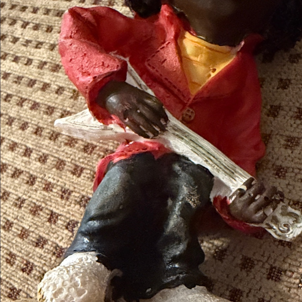 Singing Musician Figurine in Red Jacket - Picture 3 of 4